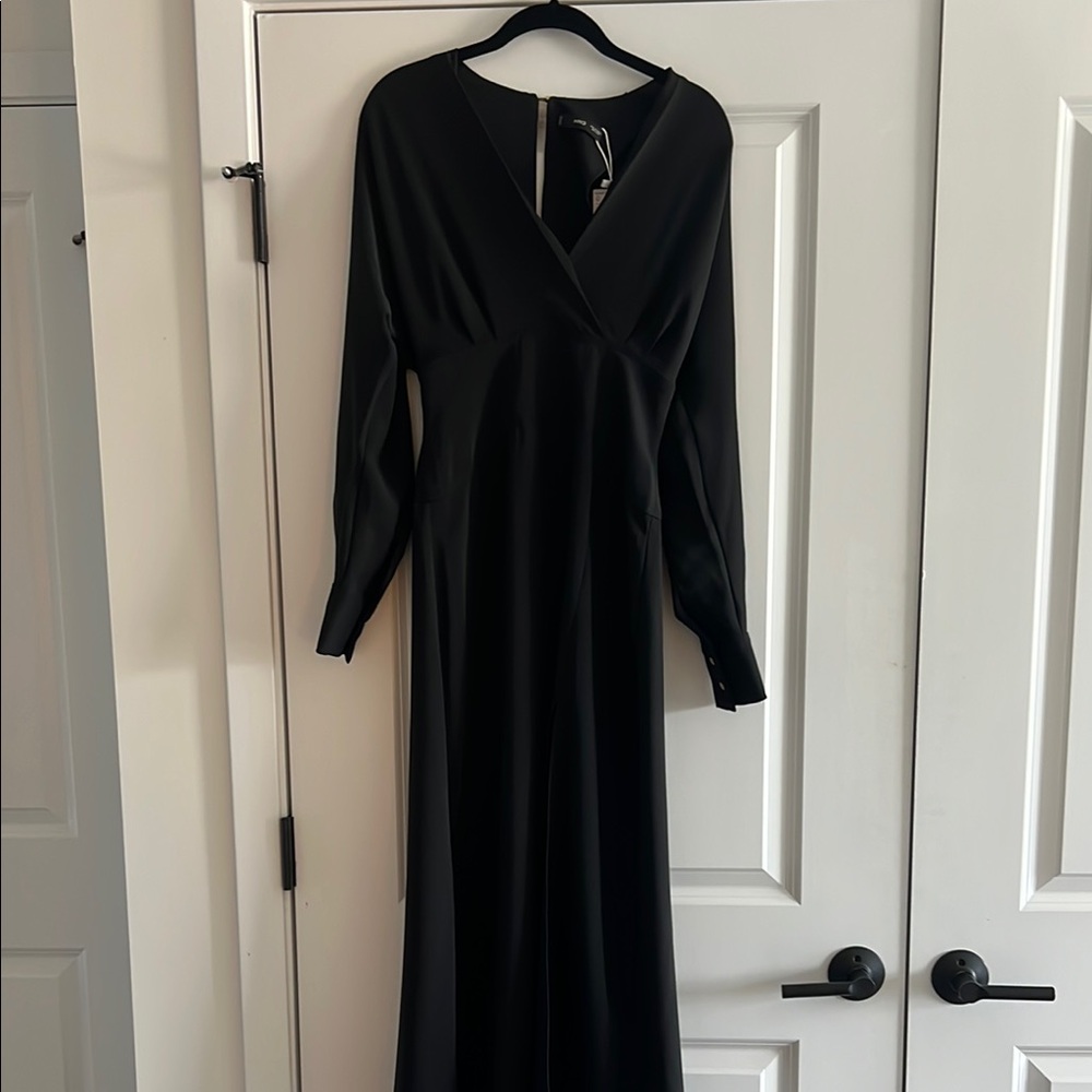 Women's Black Long-Sleeve V-Neck Maxi Dress